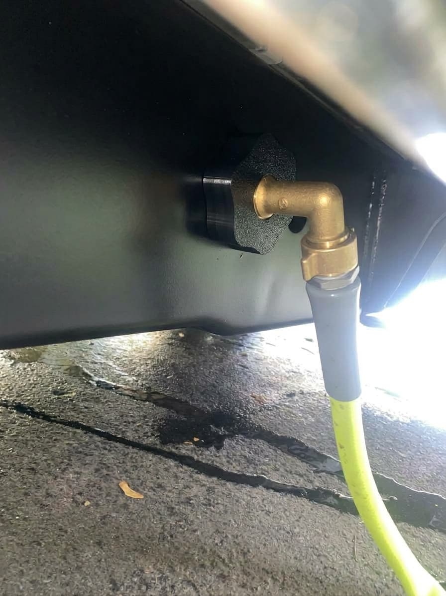 Flush tool mounted on a truck frame